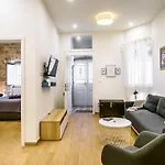 Hidden Gem Old Town Apartment By Duhomes